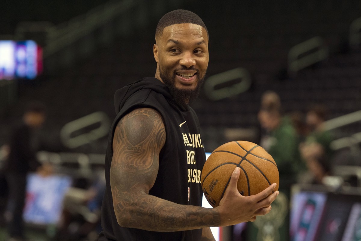 Milwaukee Bucks guard Damian Lillard (0) 